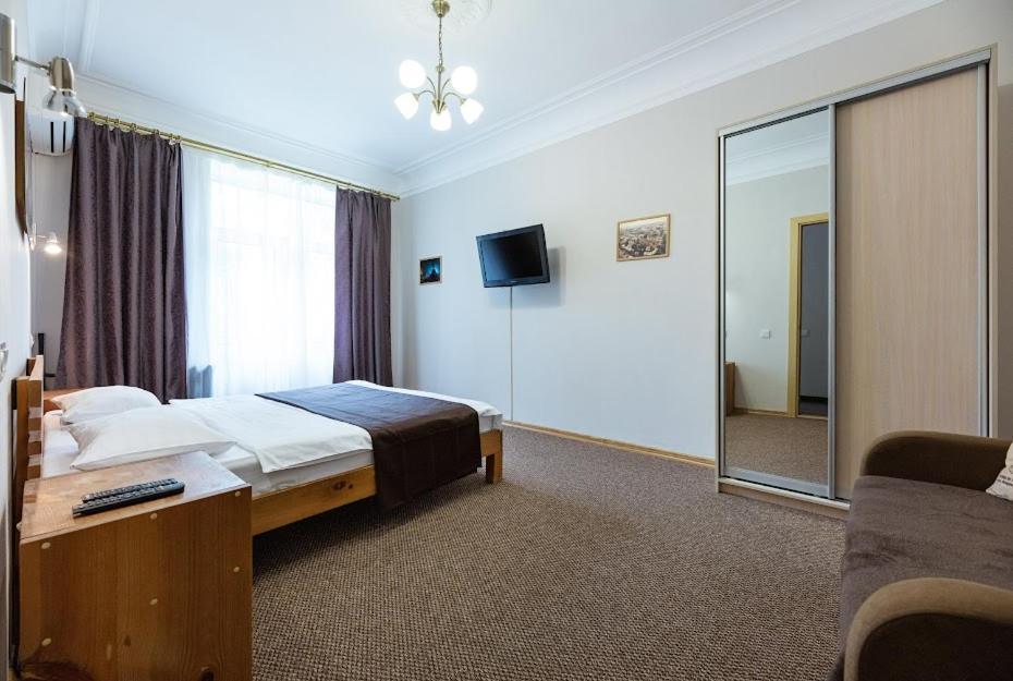 Guest House "Vladimirskaya 42" Kyiv Exterior foto