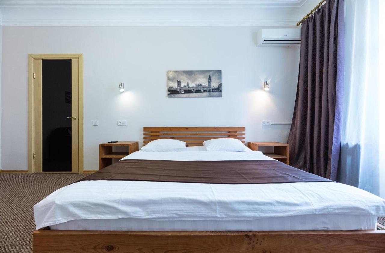 Guest House "Vladimirskaya 42" Kyiv Exterior foto