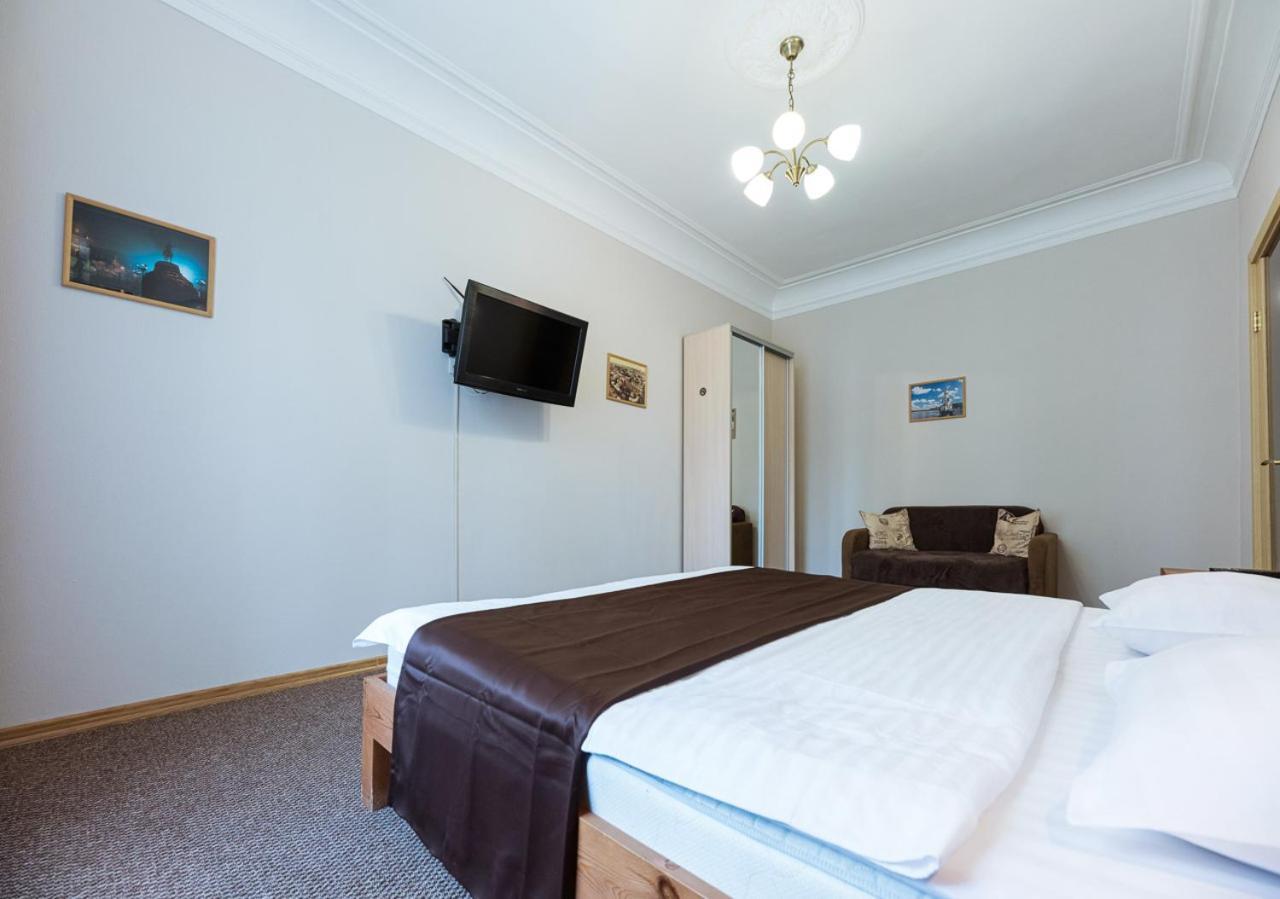 Guest House "Vladimirskaya 42" Kyiv Exterior foto