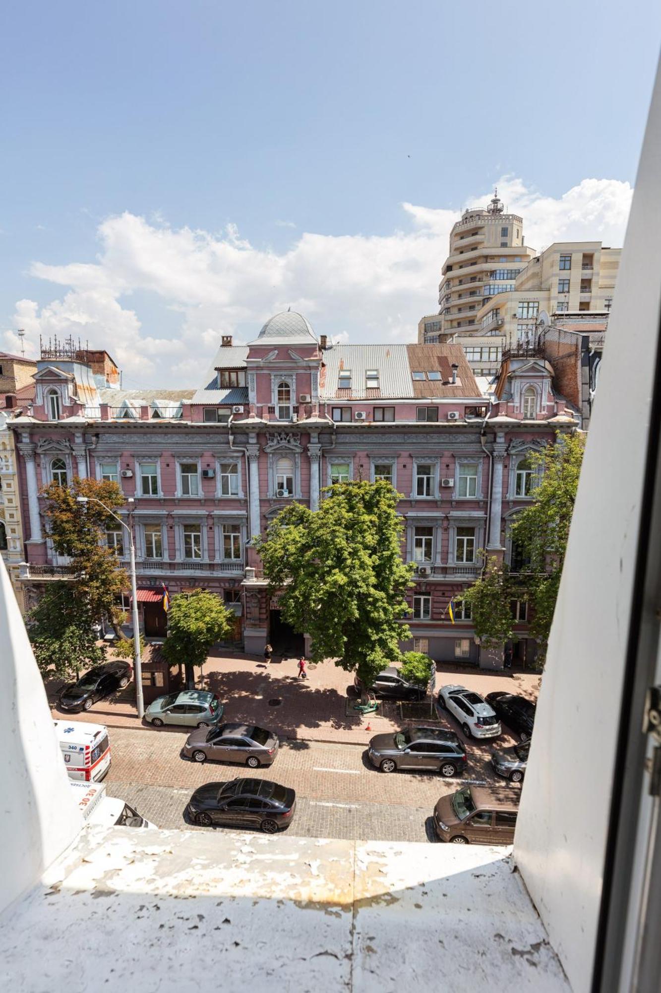 Guest House "Vladimirskaya 42" Kyiv Exterior foto