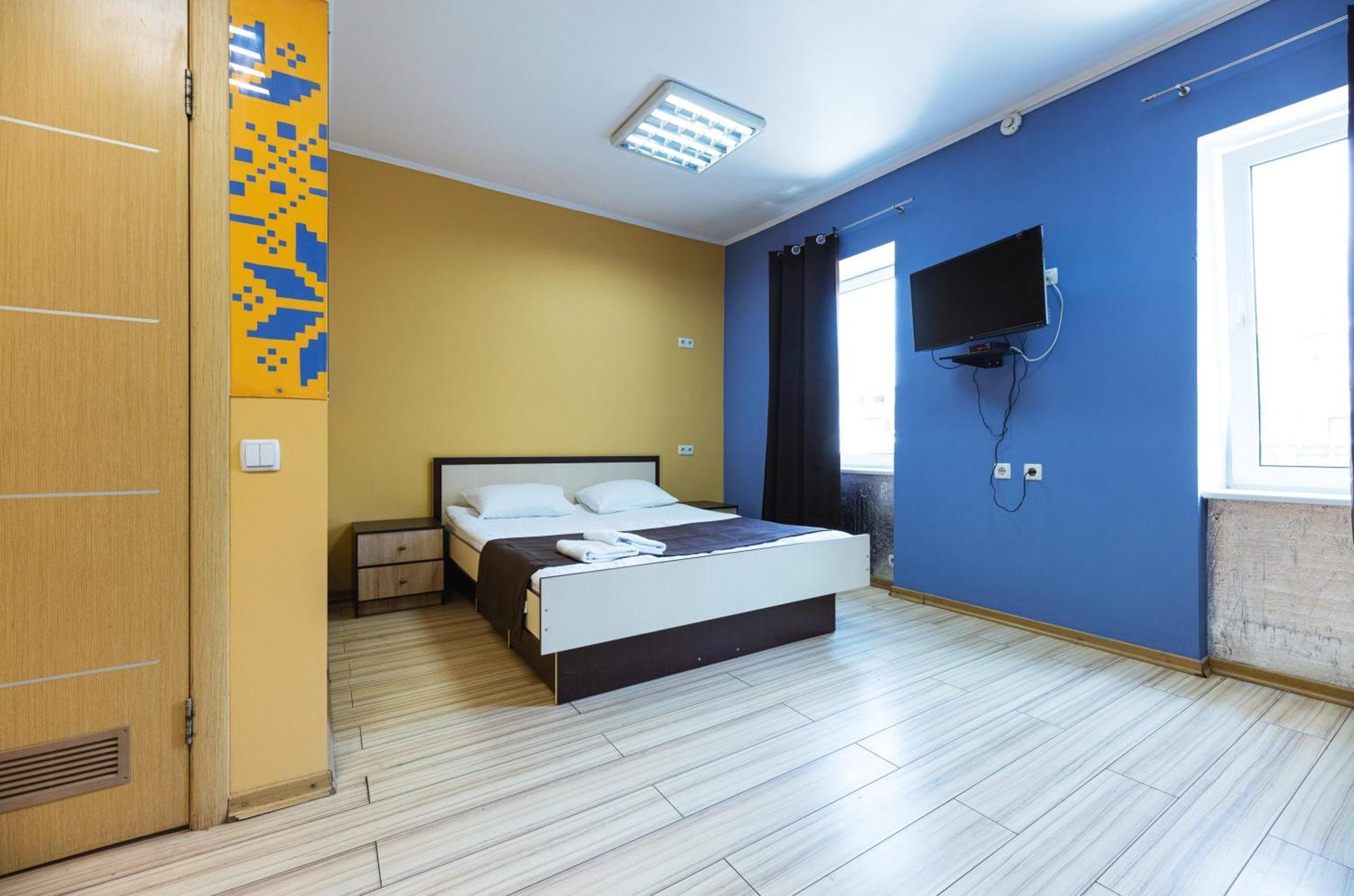 Guest House "Vladimirskaya 42" Kyiv Exterior foto