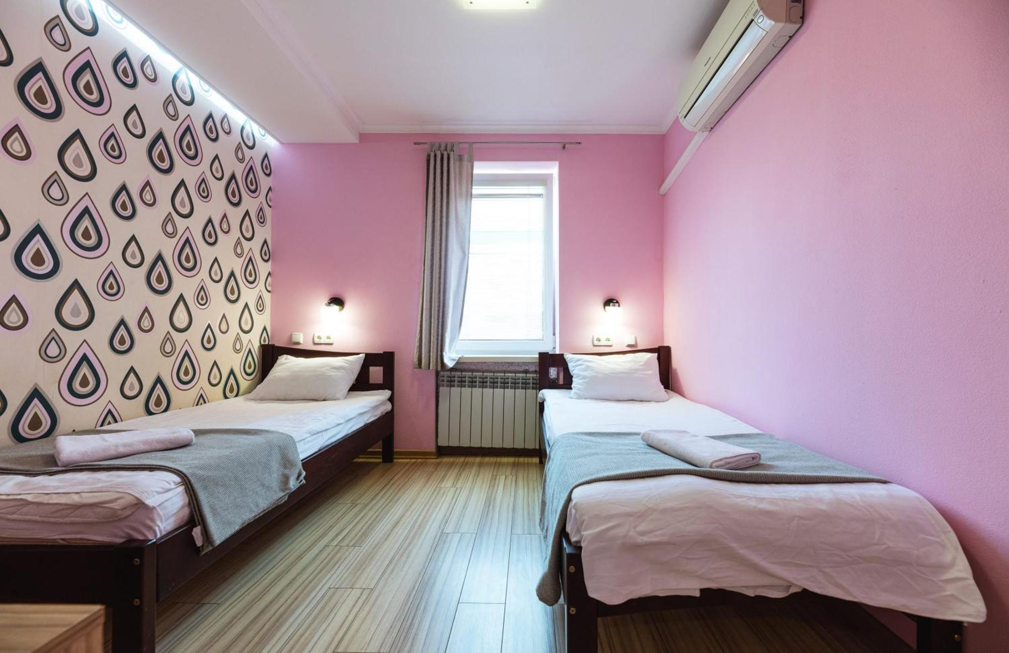 Guest House "Vladimirskaya 42" Kyiv Exterior foto