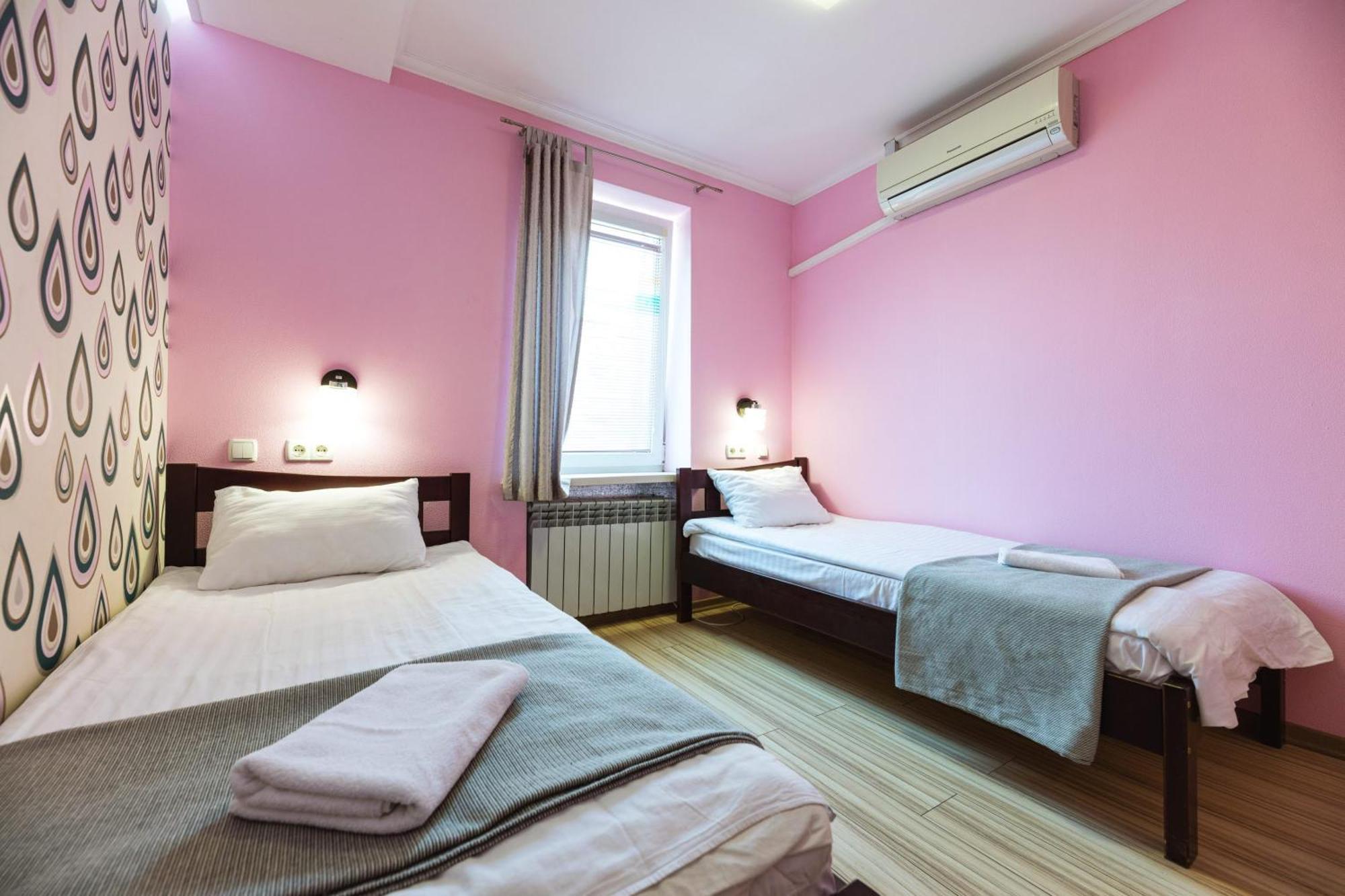 Guest House "Vladimirskaya 42" Kyiv Exterior foto