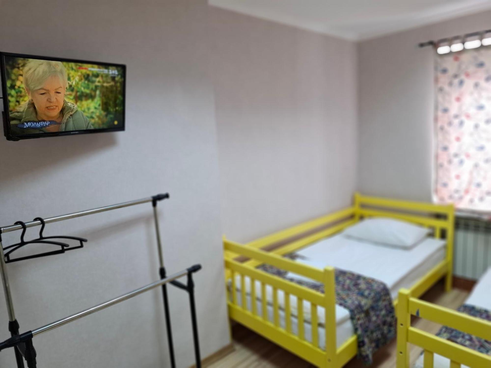 Guest House "Vladimirskaya 42" Kyiv Exterior foto